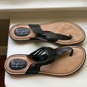 b.o.c. Black leather thong sandal, 10